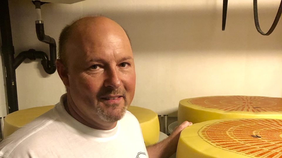 Až stokilové sýry jsou pozůstatkem z dřívějších dob, kdy se při vývozu platilo clo za bochník sýra