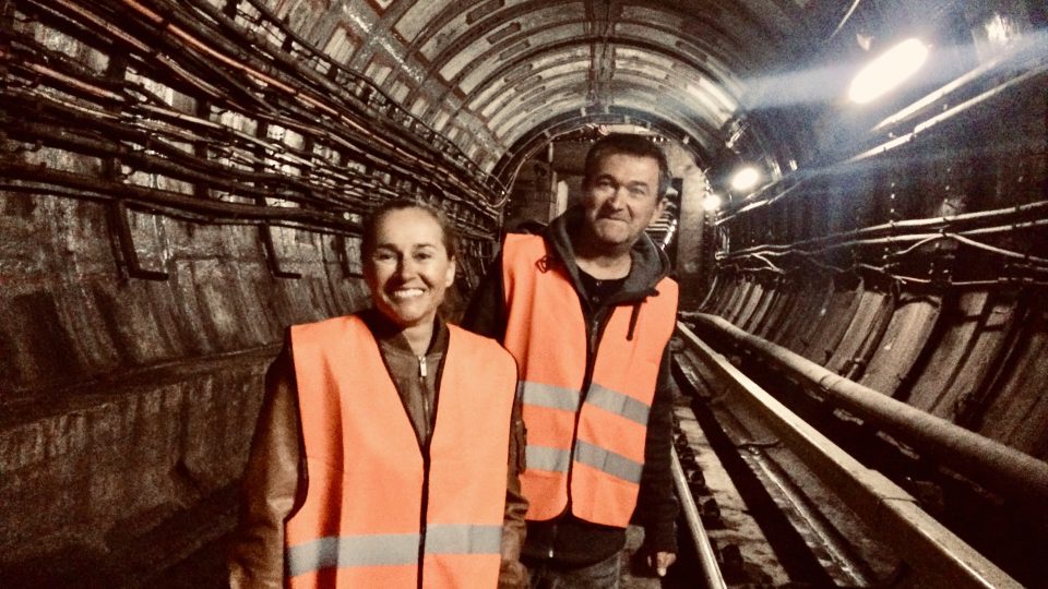 Z rozhovoru Lucie Výborné s Josefem Jeníčkem je znát její obava, že tunelem se přece jen přiblíží rozjeté metro