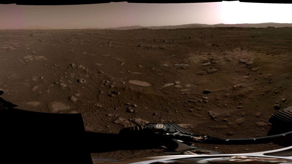 Panoramatické foto z Marsu, které pořídily navigační kamery