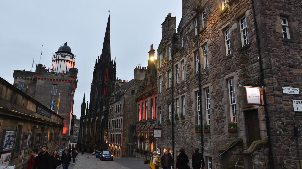 Nikoho by nepřekvapilo potkat v ulicích Edinburghu Harryho Pottera