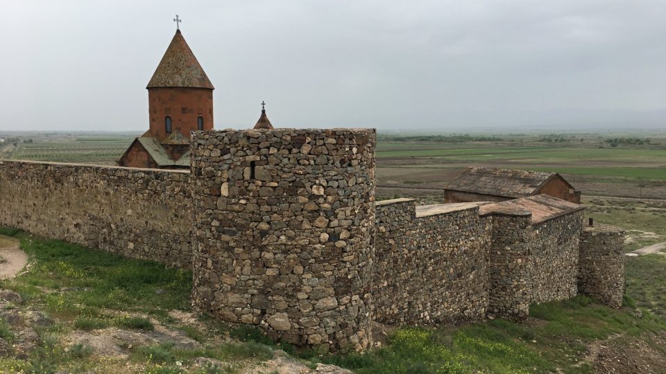 Arménský klášter Chor Virap pod biblickou horou Ararat