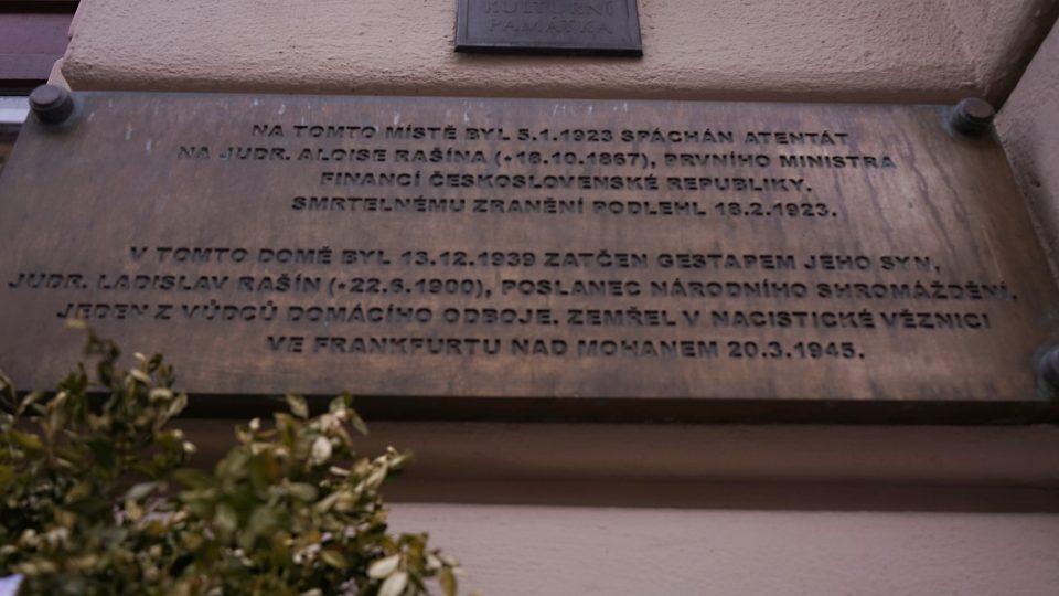 Pamětní deska na domu Aloise Rašína v Žitné ulici