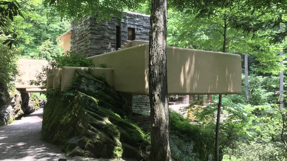 Vila Fallingwater architekta Franka Lloyda Wrighta v Pensylvánii