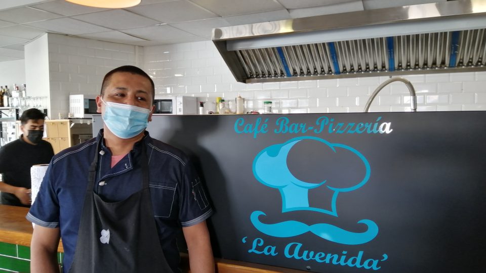 Bolivijec Fernando pracuje v evropských barech, restauracích a tavernách už osmnáct let