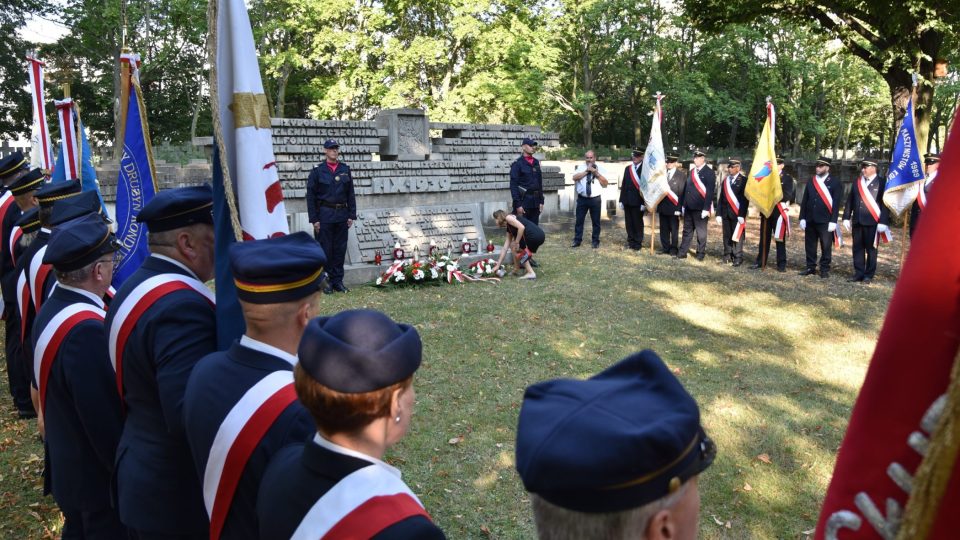 Oběti nacismu uctili na gdaňském hřbitově i železničáři a celníci