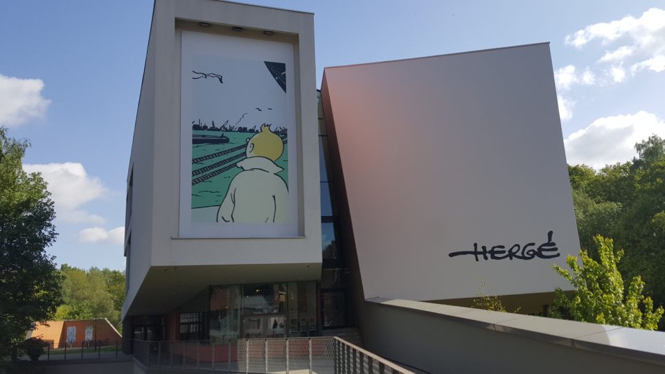 Hergého muzeum je moderní budova navržená francouzským architektem Christianem de Portzamparcem.