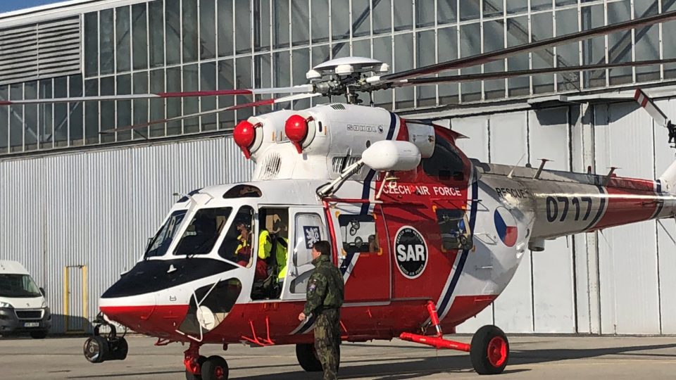 Na některých vrtulnících W—3A Sokol pracují technici, jeden je vždy v pohotovosti připravený do akce