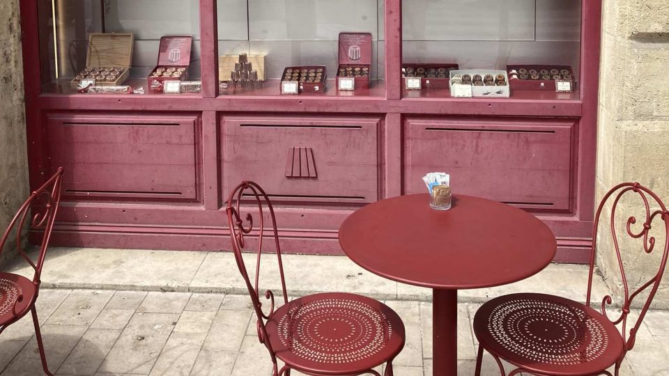 V Bordeaux si můžete koupit canelé hned v několika specializovaných pekařstvích