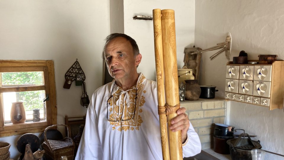 Milan Lakatoš se od zkušenějších naučil nejen hrát, ale fujary i sám vyrábět