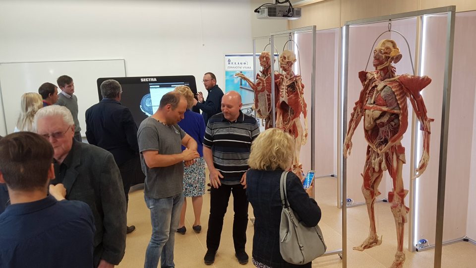 Vybavení nové moderní anatomické laboratoře přišlo na 10 milionů korun