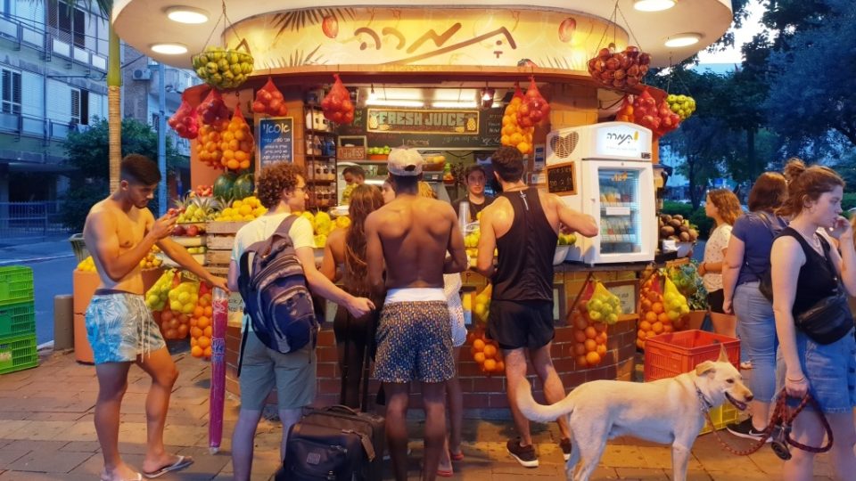 Kiosky všeho druhu jsou v Tel Avivu velmi oblíbené