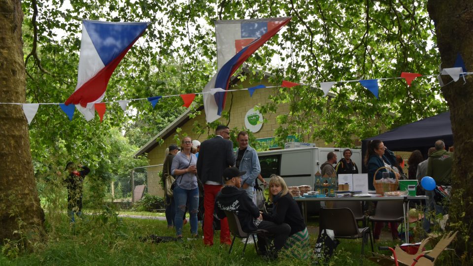 Češi a Slováci žijící v anglickém Bristolu si připomněli výročí republiky v parku sv. Jiří