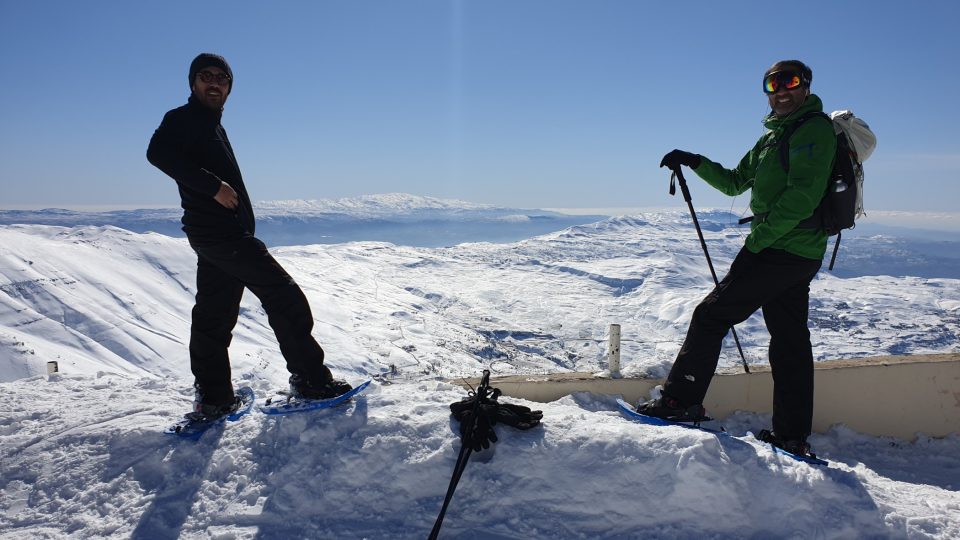 Za krásného počasí si Libanonci mohou ráno zajet na lyže a odpoledne vyměnit bundy za plavky na pláží