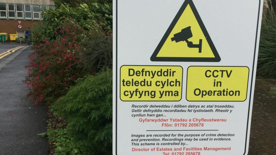 Dvojjazyčné nápisy ve velštině a angličtině se ve Walesu staly běžnou záležitostí teprve v posledních padesáti letech