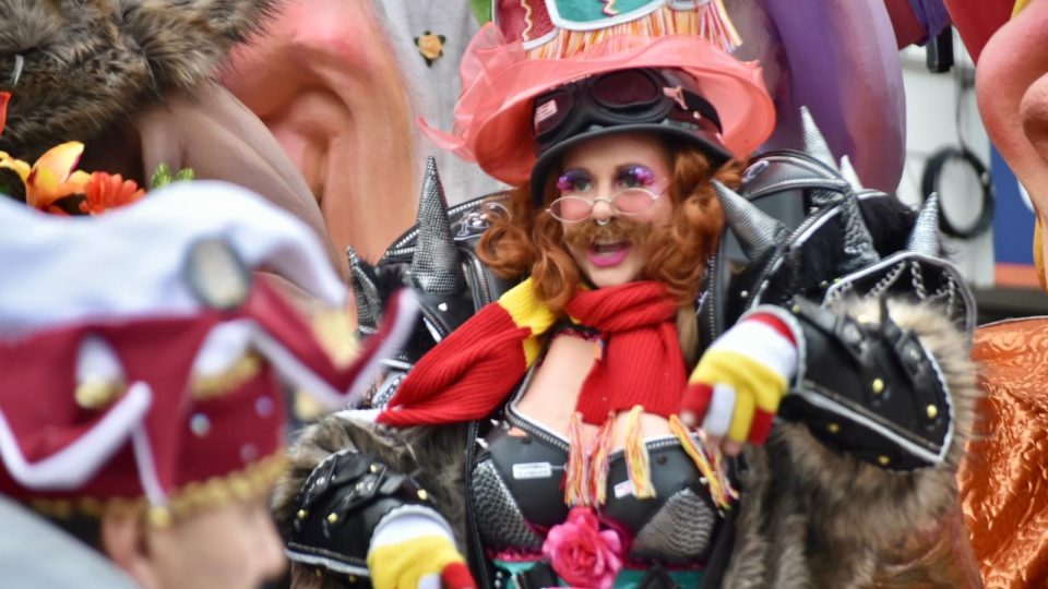 Barvy, tvary, pohlaví - na karnevalu je povoleno převrátit úplně všechno