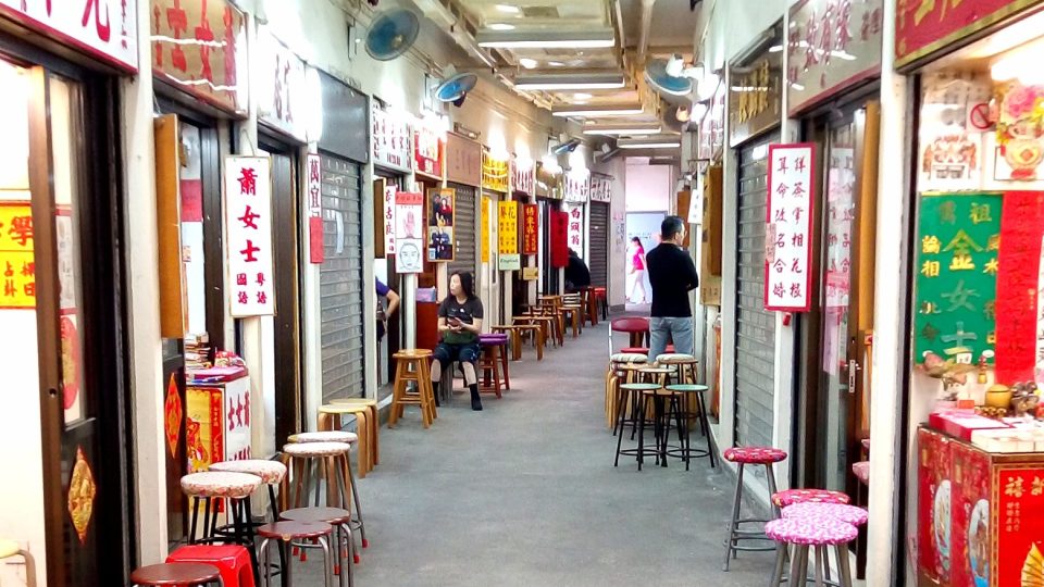 Taoistický chrám Wong Tai Sin v Hongkongu je oblíbeným místem vykladačů budoucnosti