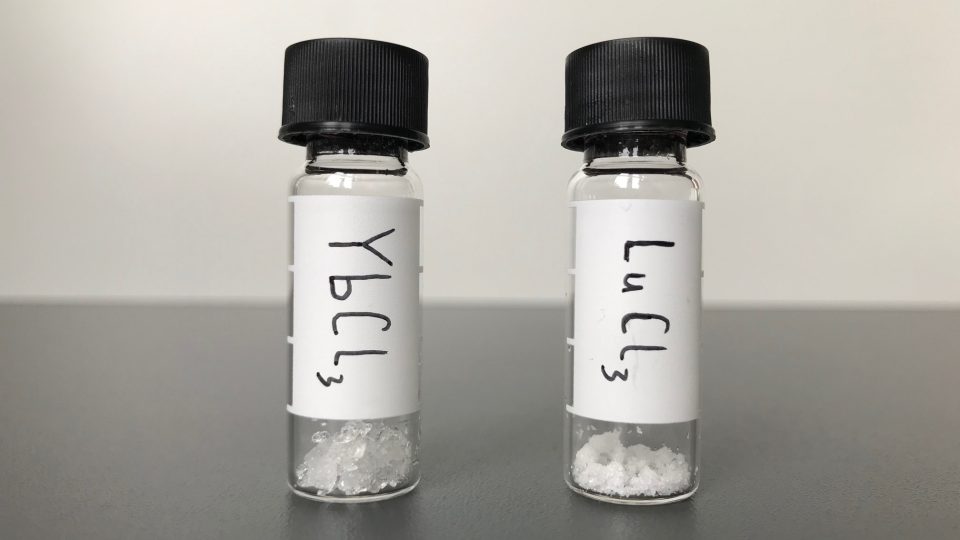 Lutecium a ytterbium jsou si velmi podobné a izolovat je od sebe je komplikované