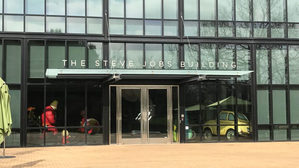 Pixar sídlí v Budově Stevea Jobse