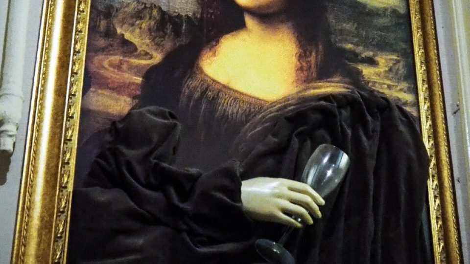 Na provoz a dodržování pravidel pro hosty v Osterii del Sole dohlíží sama Mona Lisa