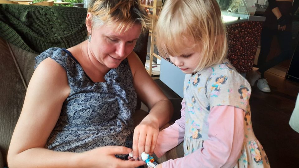 Alena s Šarlotou na oslavě narozenin