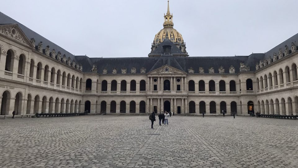 V Invalidovně není pohřben jen Napoleon, ale také někteří členové jeho rodiny, několik důstojníků, kteří sloužili pod jeho velením a další francouzští vojenští hrdinové