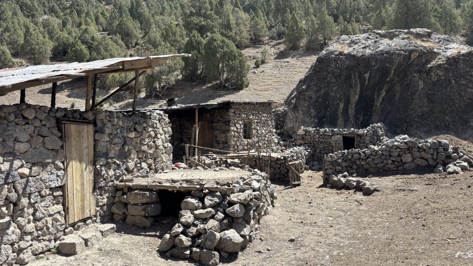 Malé hospodářství tádžické pastevecké rodiny ve Fanských horách