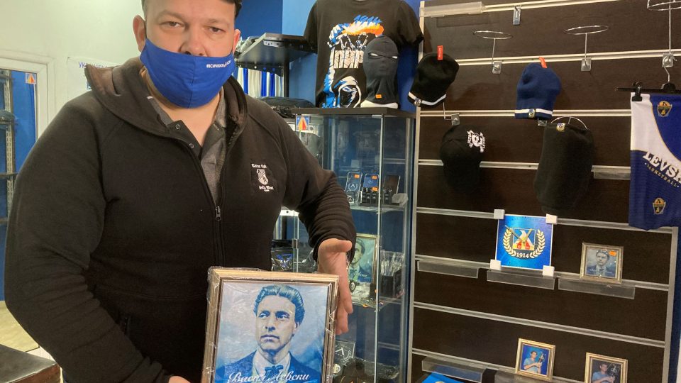 Viktor Daskalov - prodavač v obchodě s podobenkou svého hrdiny