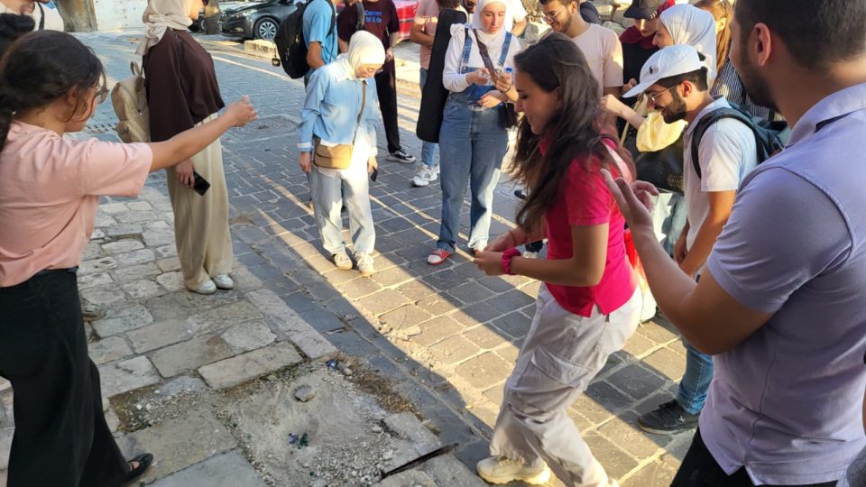 Stačí důlek a kuličky a o zábavu je postaráno - jako za starých časů v Aleppu