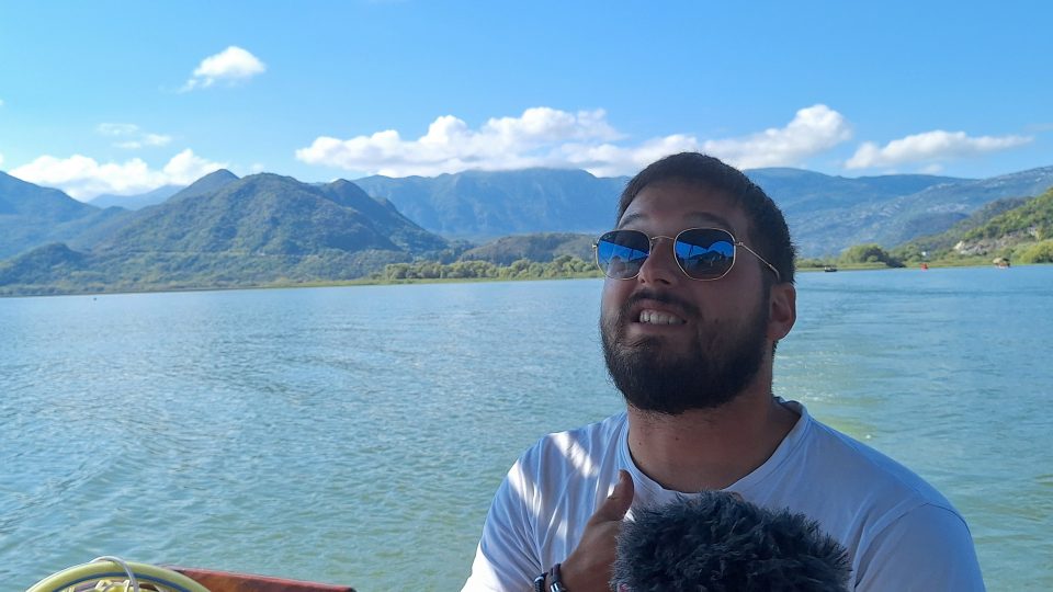 Kapitán Vladimir vodní kaštany v oblibě nemá | foto: Václav Hojný, Český rozhlas Kapitán Vladimir vodní kaštany v oblibě nemá