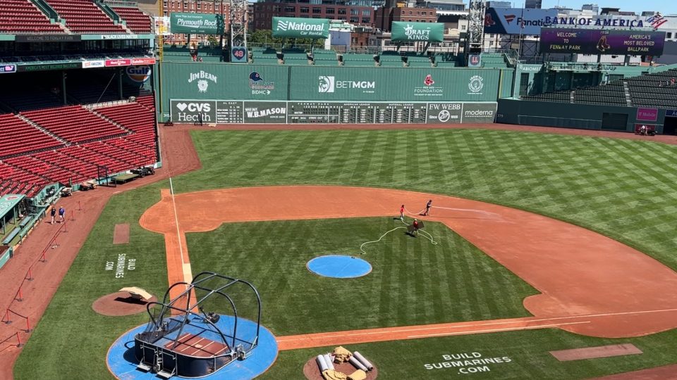 Bostonský baseballový stadion byl původně největší v celé lize. Dnes má kapacitu téměř 38 tisíc diváků a je naopak druhý nejmenší