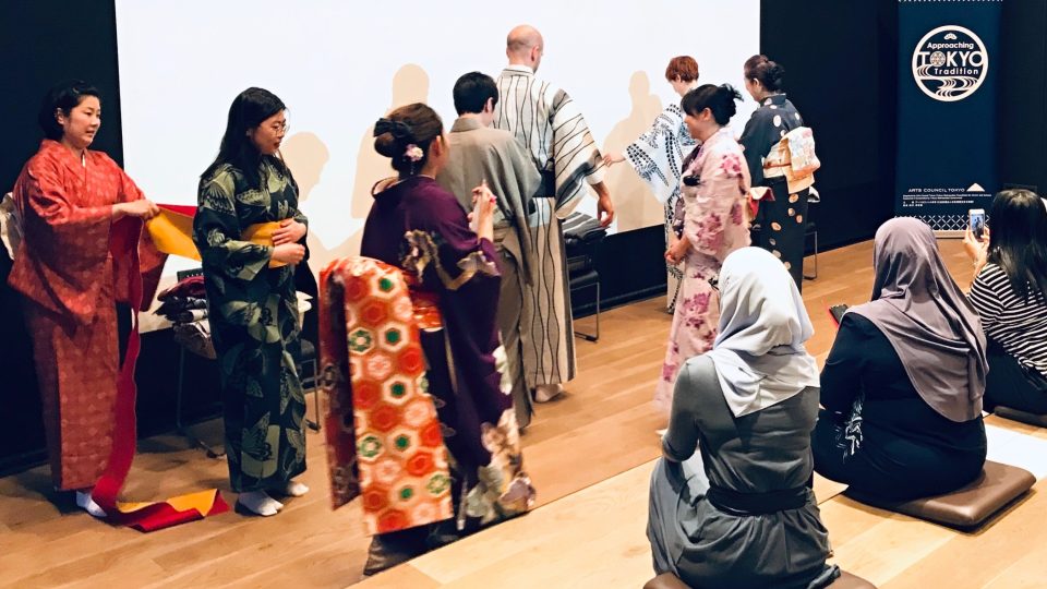 Taneční workshop pro cizince pořádá japonská vláda ve spolupráci s Tokijským uměleckým koncilem
