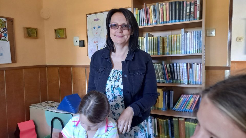 Barbora Škrbelová s malými čtenáři