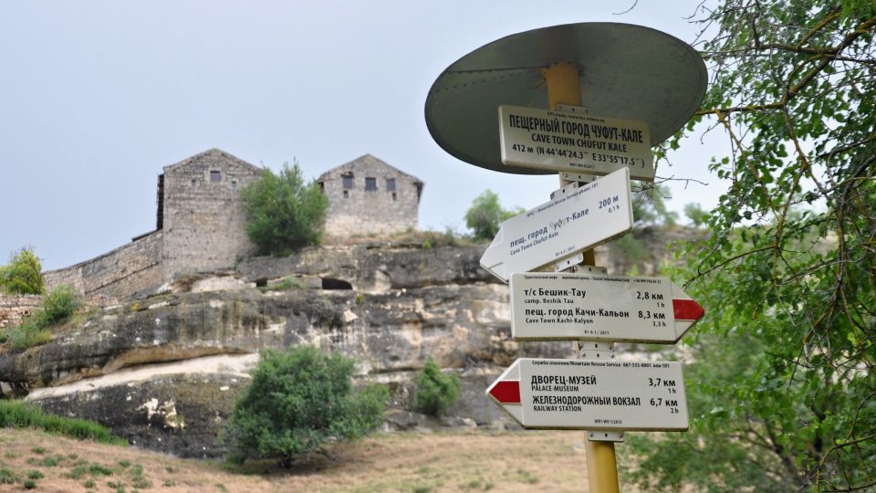Nejslavnější skalní město na Krymu se jmenuje Čufut-Kale, tedy Pevnost Židů
