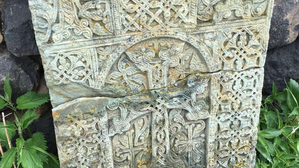 Arméni všechno umění vkládali do náhrobních stél – chačkarů