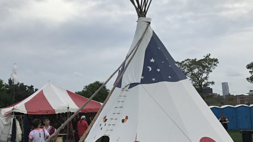 Indiánský festival na Randallově ostrově v New Yorku