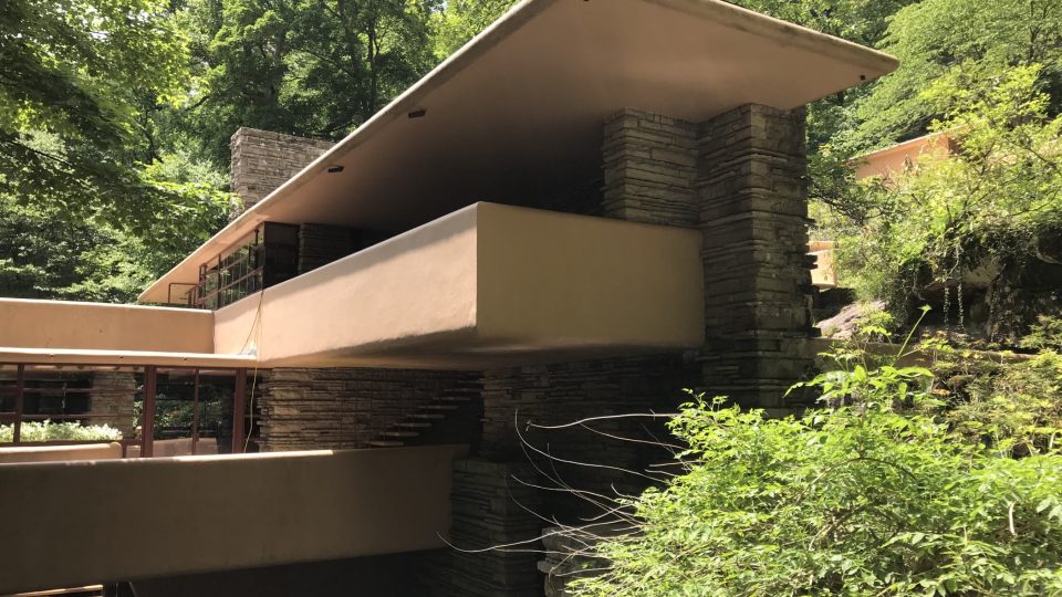 Vila Fallingwater architekta Franka Lloyda Wrighta v Pensylvánii