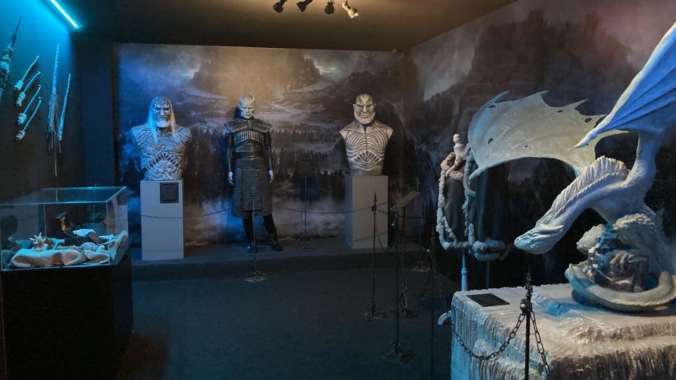 Ve splitském muzeu jsou k vidění kostýmy jednotlivých postav, zbraně, štíty, sochy hlavních aktérů seriálu, modely celých měst