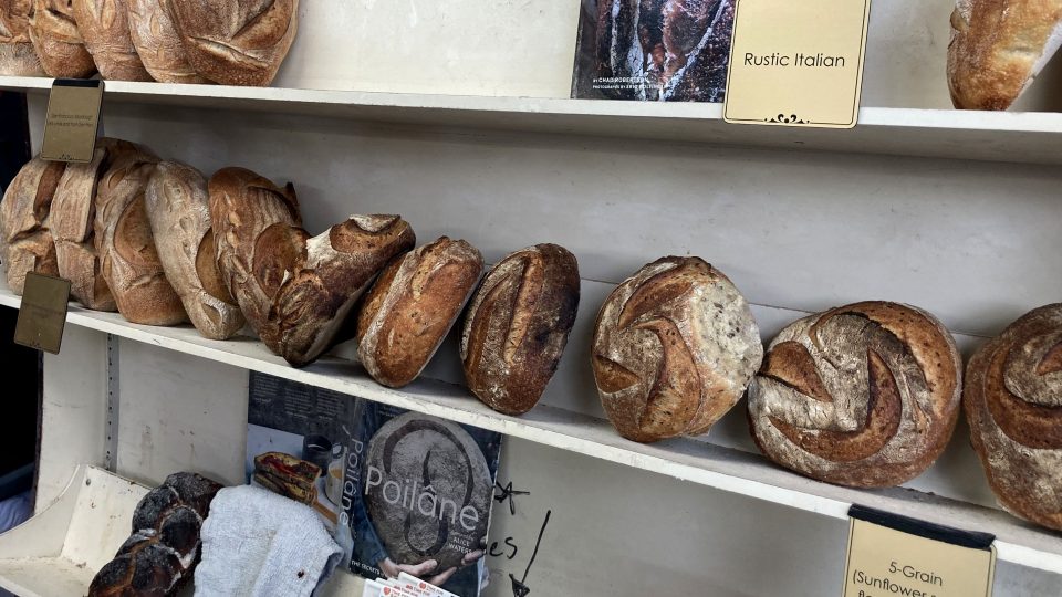 Jeff peče osm druhů chleba, které se ukázaly mezi zákazníky jako nejžádanější