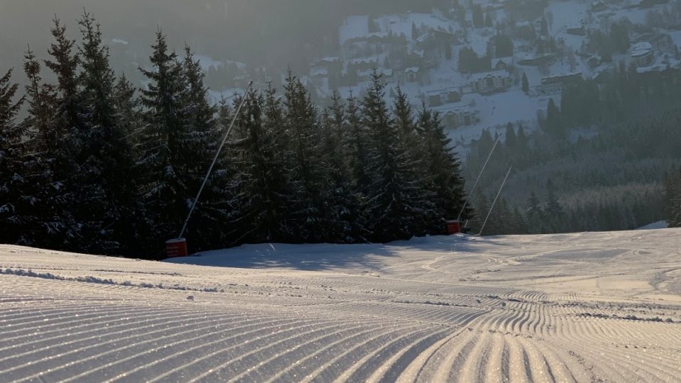 Ve Skiareálu Špindlerův Mlýn na lyžaře stále čekají kilometry krásně upravených tratí