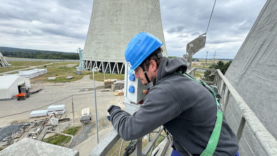 Údržba chladicí věže Jaderné elektrárny Dukovany