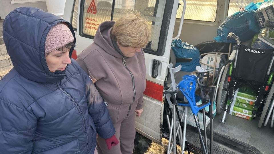 Čeští dobrovolníci pomáhají ukrajinským uprchlíkům s návratem domů