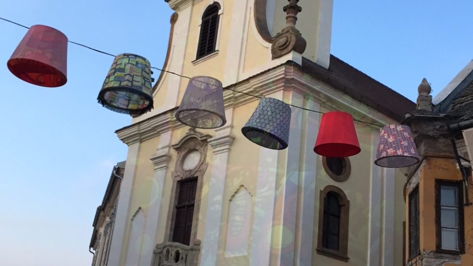 Pravoslavný kostel na hlavním náměstí se jmenuje Blagovestenska