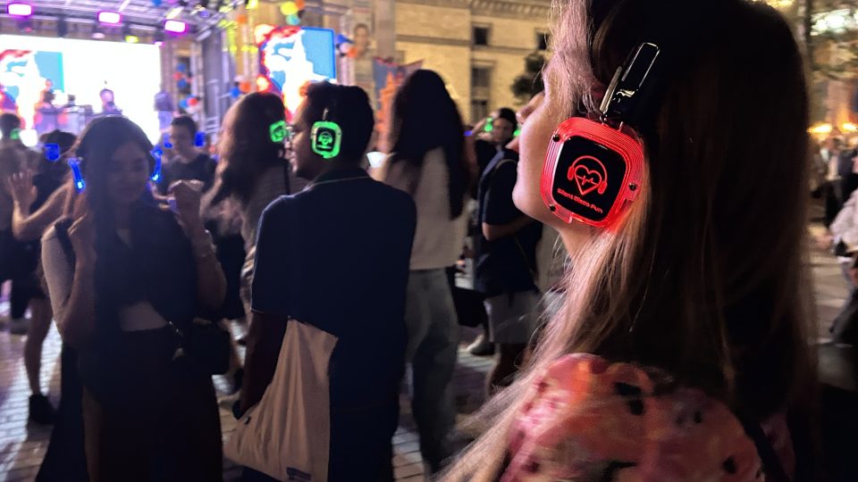 Barva prozrazuje zvolený hudební kanál