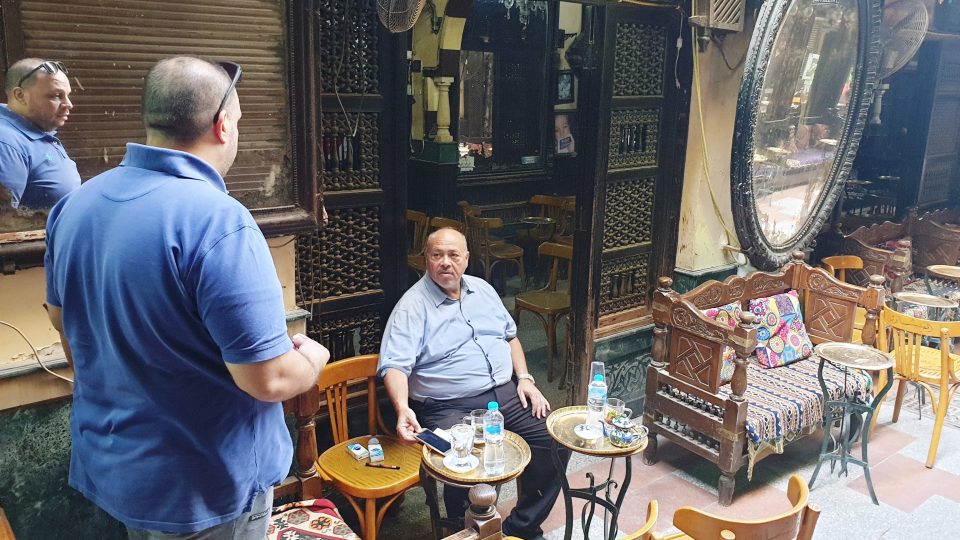 Zákaz kouření shishi v egyptských kavárnách trvá už řadu měsíců. A nikdo neví, jak dlouho ještě trvat bude