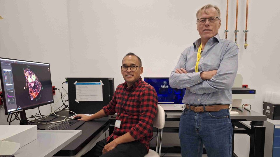 Biochemici Berwini Endaya a Jiří Neužil | foto: Andrea Skalická, Český rozhlas Biochemici Berwini Endaya a Jiří Neužil