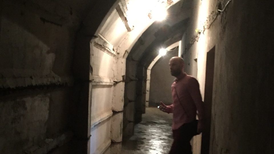 Chodba bunkru v podzemním protiatomovém bunkru v albánské Gjirokastře