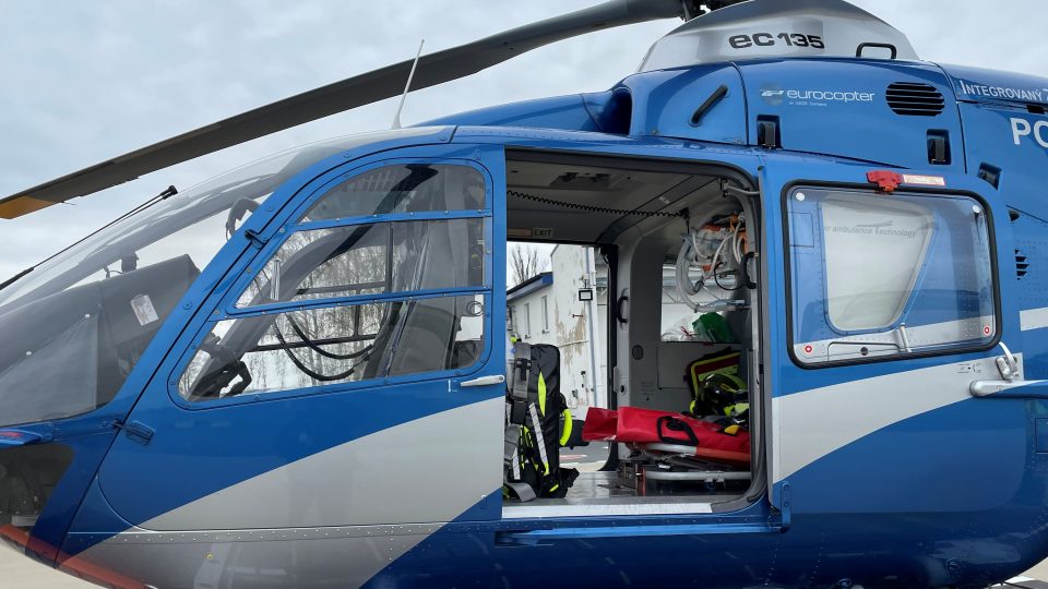 Lékaři a záchranáři v Praze od začátku využívají policejní vrtulníky