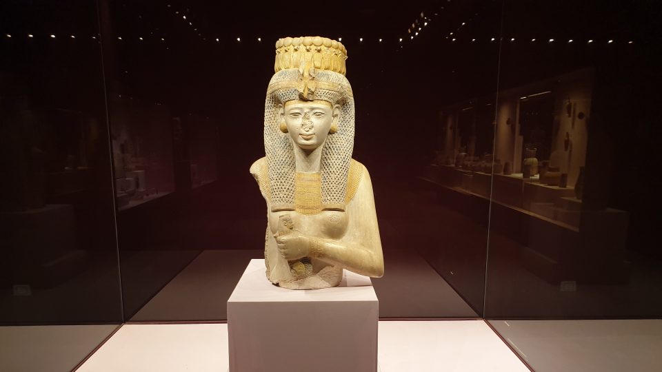 Hlavním exponátem je busta princezny Meret Amun se zdobenou kamennou korunou
