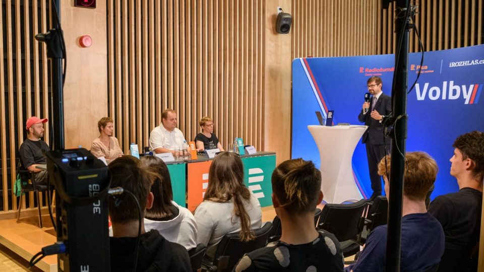 Druhá předvolební debata Radiožurnálu a Plusu se konala ve studiu Českého rozhlasu Brno