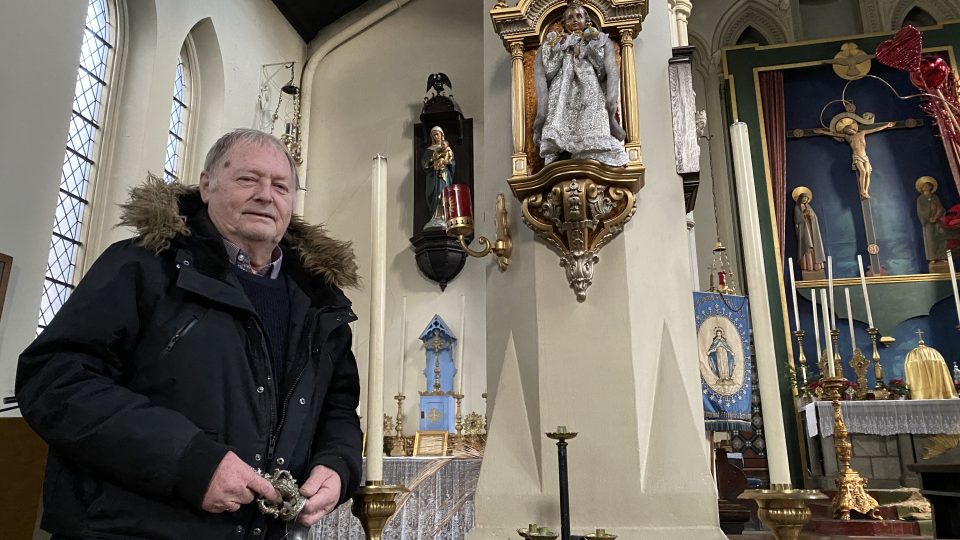 Kostelník David Fordham propadl kouzlu Pražského Jezulátka před mnoha lety